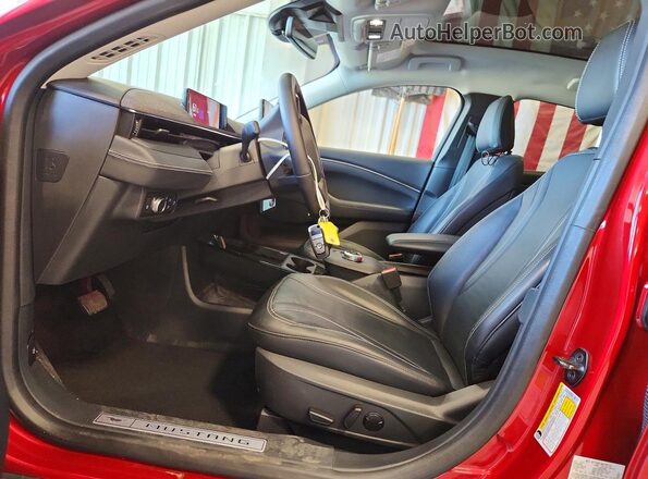 3FMTK3SU3MMA64573 2021 FORD MUSTANG Burgundy Vista interior delantera