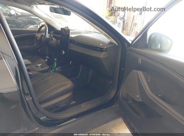 3FMTK3SU9RMA04045 2024 FORD MUSTANG MACH-E Black Front interior view