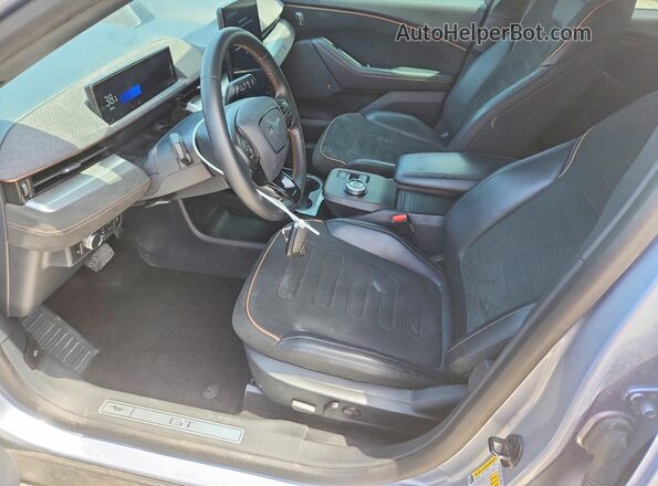 3FMTK4SE0NMA39579 2022 FORD MUSTANG Silver Вид салону спереду