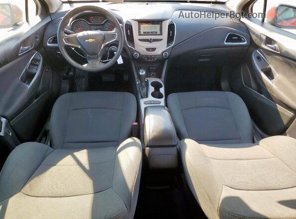 3G1BC5SM0HS553581 2017 CHEVROLET CRUZE Red Widok deski rozdzielczej