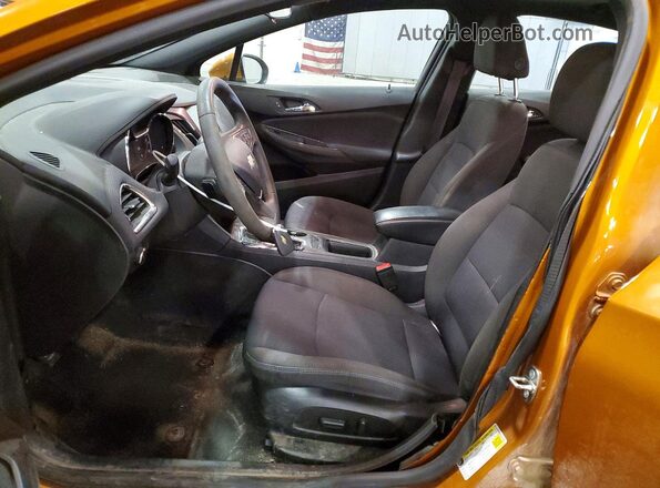 3G1BE6SM7HS575738 2017 CHEVROLET CRUZE Оранжевый Вид салона спереди