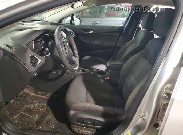 3G1BE6SM7JS630744 2018 CHEVROLET CRUZE Серый Вид салона спереди