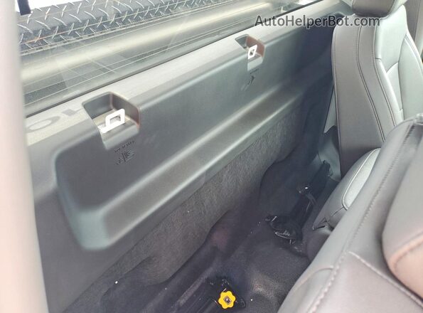 3GCNAAEK1TG112650 2026 CHEVROLET SILVERADO White Vista de los asientos traseros