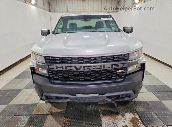 3GCNYAEF8LG180720 2020 CHEVROLET SILVERADO Серебряный Вид спереди
