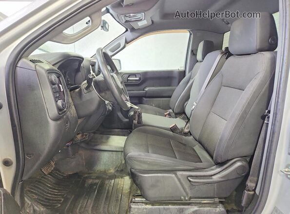 3GCNYAEF8LG180720 2020 CHEVROLET SILVERADO Серебряный Вид салона спереди