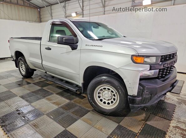 3GCNYAEF8LG180720 2020 CHEVROLET SILVERADO Серебряный Передняя правая четверть