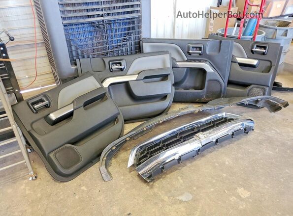 3GCPCREC8JG217807 2018 CHEVROLET SILVERADO Black ძრავის განყოფილების ხედი