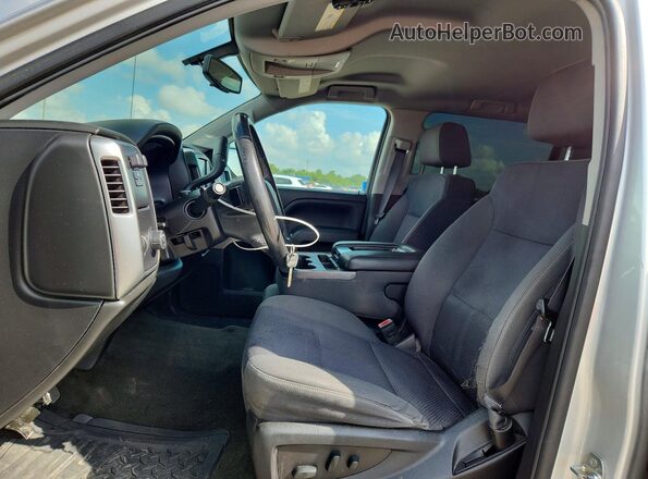 3GCPCRECXJG214133 2018 CHEVROLET SILVERADO Silver Front interior view