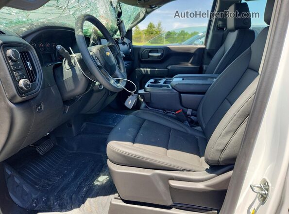 3GCPKAEK0TG328625 2026 CHEVROLET SILVERADO White Widok wnętrza z przodu