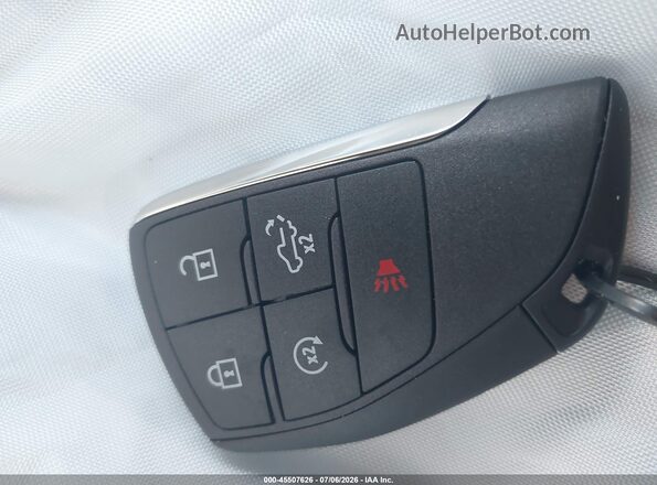 3GCPKBEK2TG192648 2026 CHEVROLET SILVERADO Кремовый Вид панели приборов