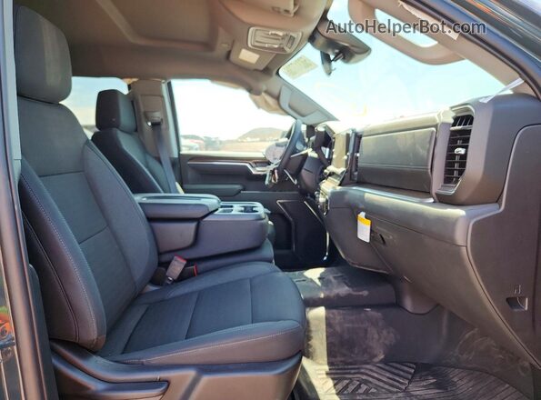 3GCPKFEK5TG210678 2026 CHEVROLET SILVERADO Gray Front interior view