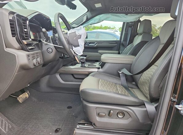 3GCUKHEL7TG139281 2026 CHEVROLET SILVERADO Черный Вид салона спереди