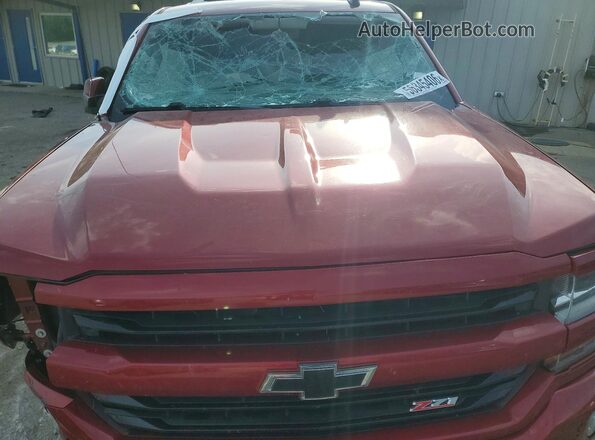 3GCUKREC1JG477276 2018 CHEVROLET SILVERADO Red Widok wnętrza z tyłu
