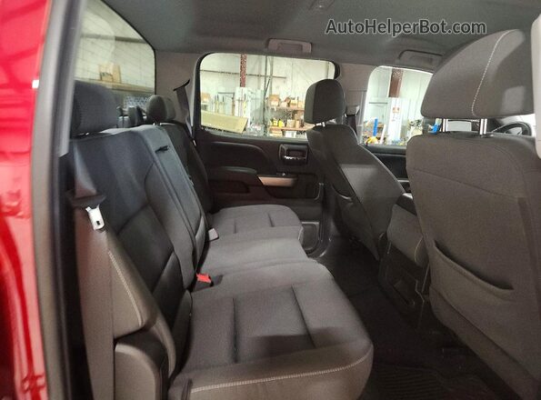 3GCUKREC1JG632943 2018 CHEVROLET SILVERADO Красный Вид задних сидений