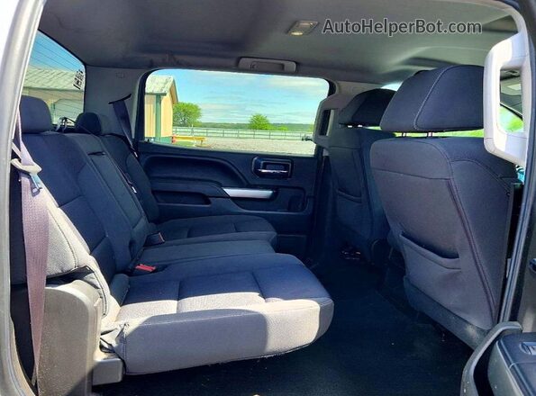 3GCUKREC4GG173979 2016 CHEVROLET SILVERADO Silver Rear seats view