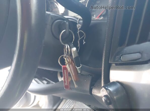 3GCUKREC5HG227887 2017 CHEVROLET SILVERADO White Вид панелі приладів