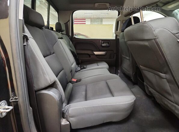 3GCUKREC8JG625598 2018 CHEVROLET SILVERADO Black Widok tylnych siedzeń