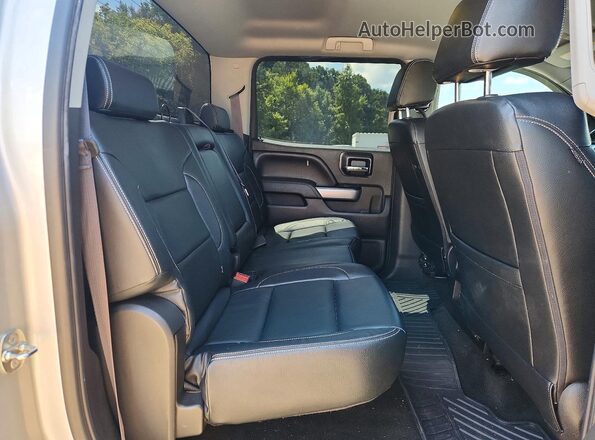 3GCUKREC9HG339768 2017 CHEVROLET SILVERADO Серебряный Вид задних сидений