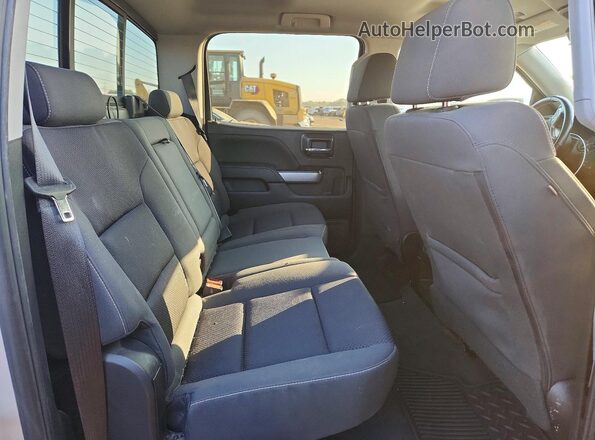 3GCUKREC9JG529060 2018 CHEVROLET SILVERADO Silver Widok tylnych siedzeń