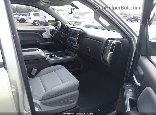 3GCUKREC9JG646203 2018 CHEVROLET SILVERADO Silver Widok wnętrza z przodu
