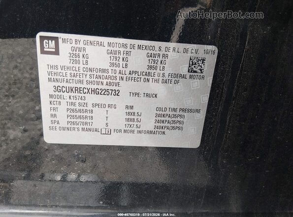 3GCUKRECXHG225732 2017 CHEVROLET SILVERADO Black Vista del compartimento del motor