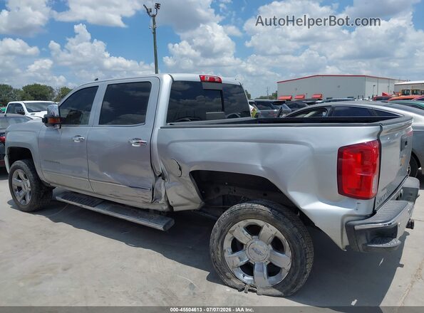 3GCUKSEJ8JG409823 2018 CHEVROLET SILVERADO Silver Vista interior trasera