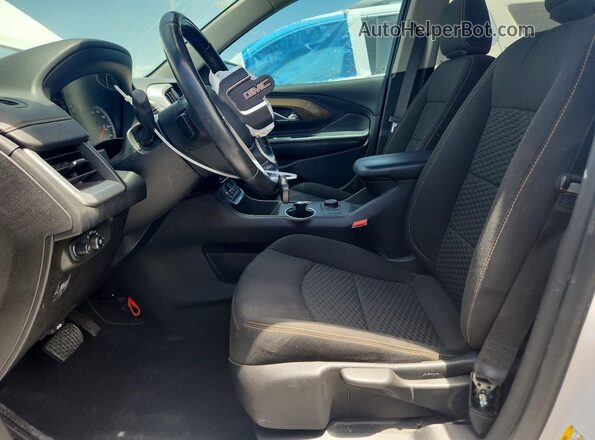 3GKALMEV7JL385198 2018 GMC TERRAIN White Vista interior delantera