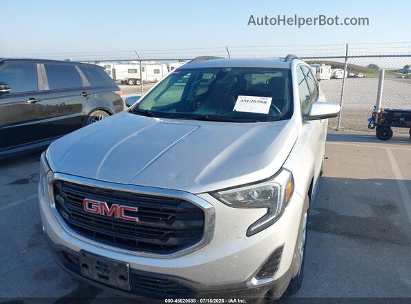 3GKALTEV8JL143238 2018 GMC TERRAIN Серебряный Вид спереди