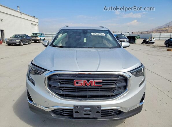 3GKALVEV4LL204437 2020 GMC TERRAIN Silver Widok z przodu