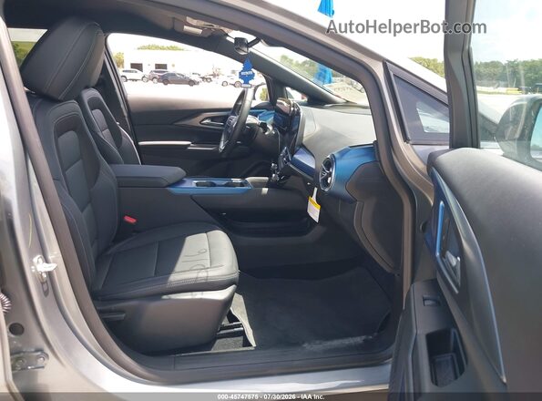 3GN7DNRRXTS121186 2026 CHEVROLET EQUINOX Silver Սալոնի դիմացի տեսք