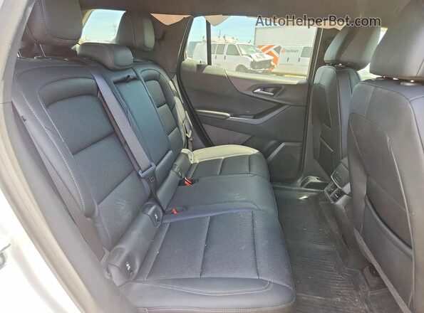 3GNAXHEG1TL246073 2026 CHEVROLET EQUINOX White Widok wnętrza z tyłu