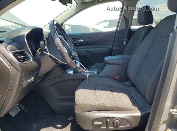 3GNAXJEV9JS635469 2018 CHEVROLET EQUINOX Серебряный Вид салона спереди