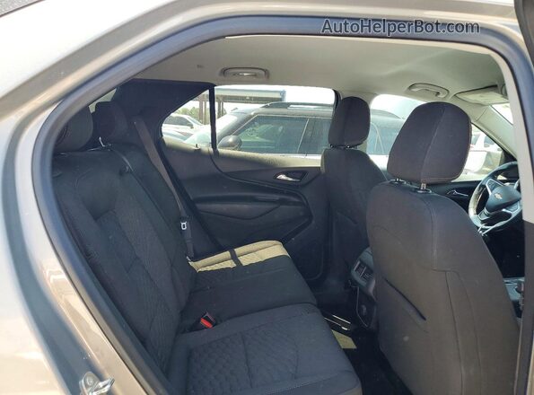 3GNAXJEV9JS635469 2018 CHEVROLET EQUINOX Серебряный Вид задней части салона