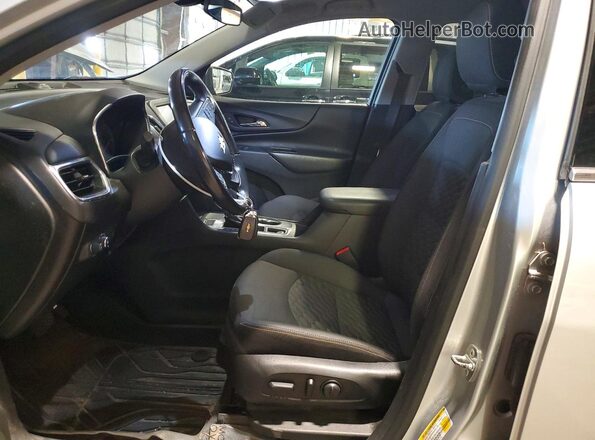 3GNAXKEX2JL397322 2018 CHEVROLET EQUINOX Серебряный Вид салона спереди