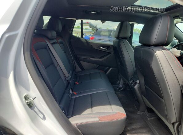 3GNAXLEG7TL467101 2026 CHEVROLET EQUINOX White Widok tylnych siedzeń