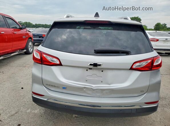 3GNAXLEU4JS597667 2018 CHEVROLET EQUINOX Silver Вид ззаду