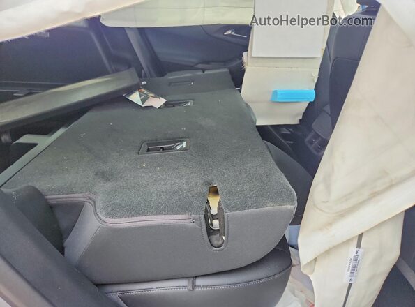3GNAXPEG5TL185322 2026 CHEVROLET EQUINOX Silver უკანა სალონის ხედი