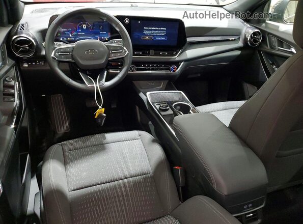 3GNAXPEG8TL475988 2026 CHEVROLET EQUINOX Черный Вид панели приборов