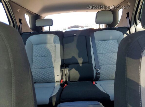 3GNAXREV6JS592966 2018 CHEVROLET EQUINOX White Rear seats view