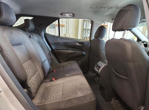 3GNAXSEV0JS582280 2018 CHEVROLET EQUINOX Silver Հետևի նստատեղերի տեսք