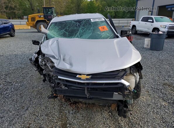 3GNAXSEV1JS618655 2018 CHEVROLET EQUINOX Silver Widok z przodu