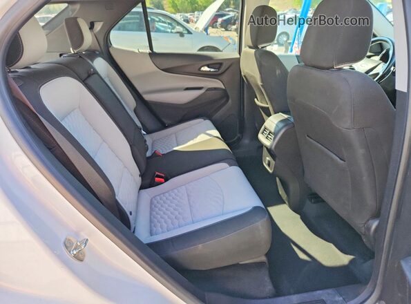 3GNAXTEX5JS555941 2018 CHEVROLET EQUINOX White Rear interior view