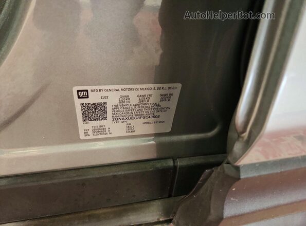 3GNAXUEG8PS143608 2023 CHEVROLET EQUINOX Silver Widok komory silnika
