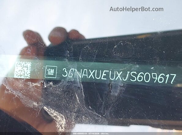3GNAXUEUXJS609617 2018 CHEVROLET EQUINOX Gray Vista del compartimento del motor