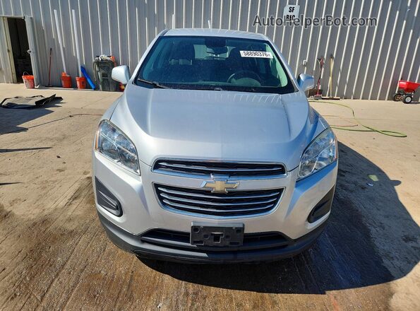 3GNCJKSB0GL256650 2016 CHEVROLET TRAX Серебряный Вид спереди