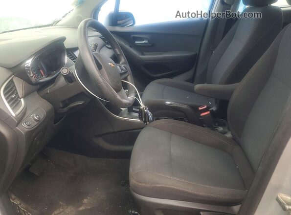 3GNCJKSB2LL149688 2020 CHEVROLET TRAX Серый Вид салона спереди
