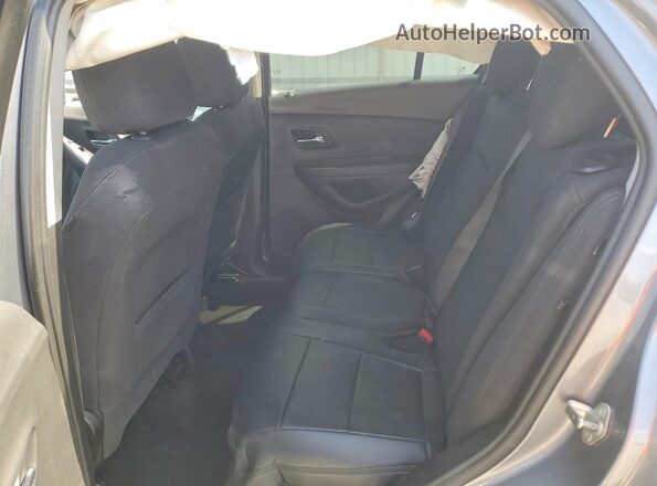 3GNCJKSB2LL280748 2020 CHEVROLET TRAX Gray უკანა სალონის ხედი