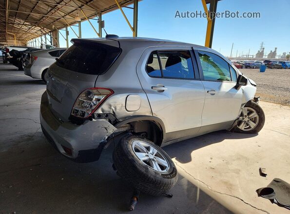 3GNCJKSB2LL285948 2020 CHEVROLET TRAX Silver Tył prawy