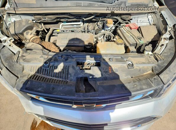3GNCJKSB2LL285948 2020 CHEVROLET TRAX Silver Widok wnętrza z tyłu