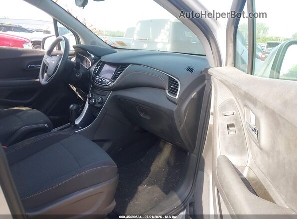 3GNCJKSB5LL202190 2020 CHEVROLET TRAX Серебряный Вид салона спереди
